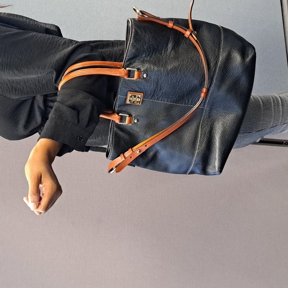  Dooney & Bourke Chelsea Shopper - Picture 3 of 16